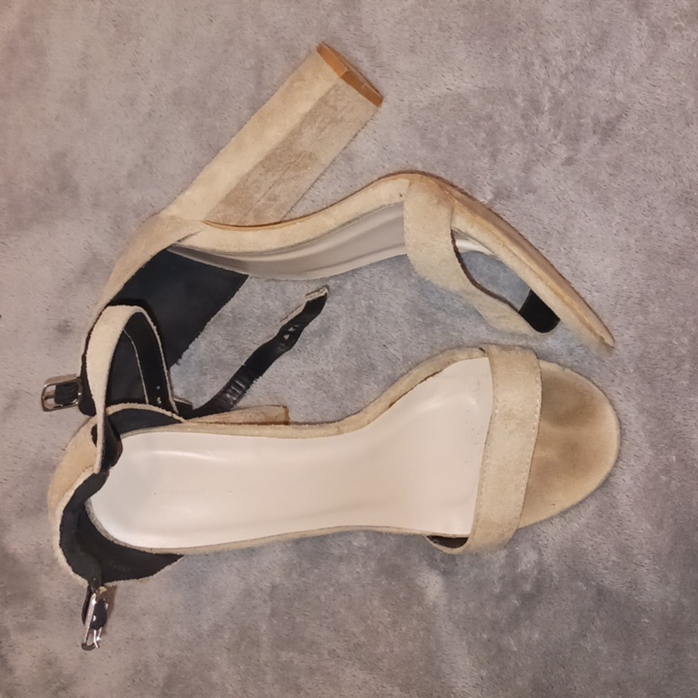Chunky heel sandals used